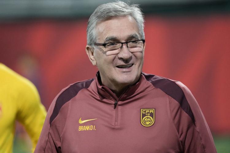 足协官宣！再次招聘国足主帅，定下极难目标，3位本土名帅赋闲